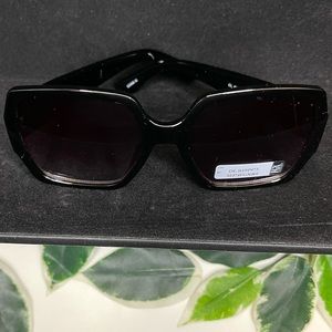 FGX International Women’s Oversized Sunglasses